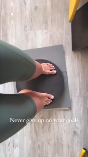 Marine Lorphelin feet photo thumbnail