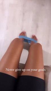 Marine Lorphelin feet photo thumbnail