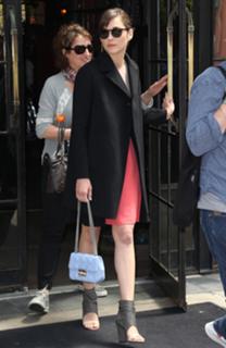 Marion Cotillard feet photo thumbnail