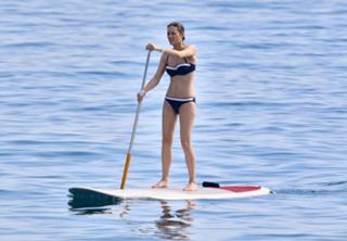 Marion Cotillard feet photo thumbnail
