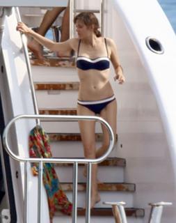 Marion Cotillard feet photo thumbnail