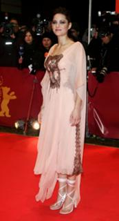 Marion Cotillard feet photo thumbnail