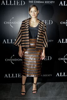 Marion Cotillard feet photo thumbnail