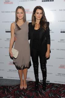 Marion Cotillard feet photo thumbnail