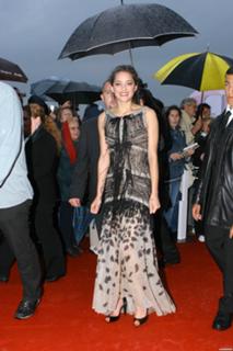 Marion Cotillard feet photo thumbnail
