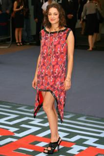 Marion Cotillard feet photo thumbnail