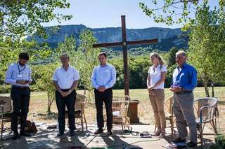 Marion Maréchal Le Pen feet photo thumbnail