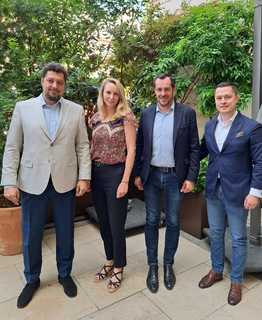 Marion Maréchal Le Pen feet photo thumbnail