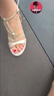 Marion Maréchal Le Pen feet photo 1