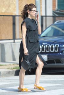 Marisa Tomei feet photo thumbnail