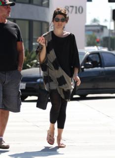 Marisa Tomei feet photo thumbnail
