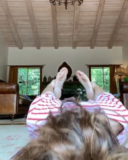 Marisa Tomei feet photo thumbnail