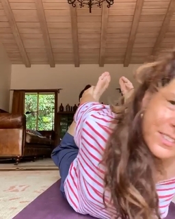 Marisa Tomei feet photo thumbnail
