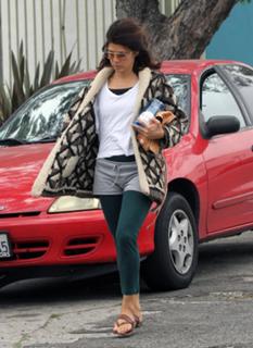 Marisa Tomei feet photo thumbnail
