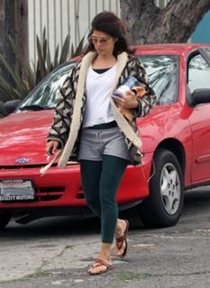 Marisa Tomei feet photo thumbnail