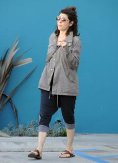 Marisa Tomei feet photo thumbnail