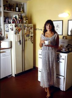 Mariska Hargitay feet photo thumbnail