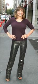 Mariska Hargitay feet photo thumbnail