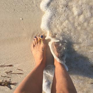 Mariska Hargitay feet photo thumbnail