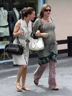 Mariska Hargitay feet photo thumbnail