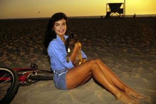 Mariska Hargitay feet photo thumbnail