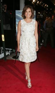 Mariska Hargitay feet photo thumbnail