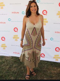 Mariska Hargitay feet photo thumbnail