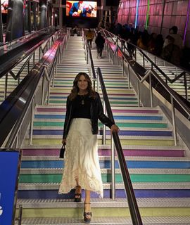 Mariska Hargitay feet photo thumbnail