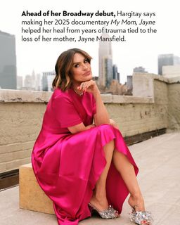 Mariska Hargitay feet photo 4