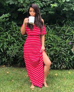 Marisol Nichols feet photo thumbnail