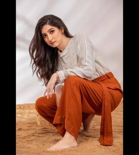 Mariyam Nafees feet photo 5