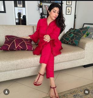 Mariyam Nafees feet photo 4