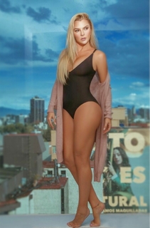 Marjorie De Sousa feet photo thumbnail