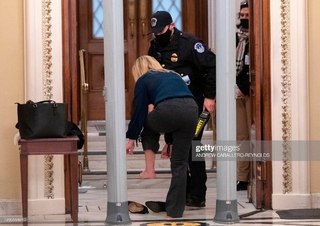 Marjorie Taylor Greene feet photo thumbnail