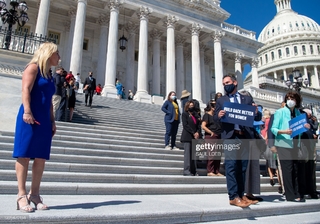 Marjorie Taylor Greene feet photo thumbnail