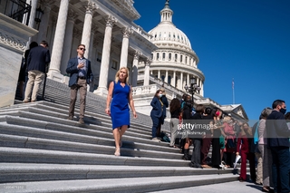 Marjorie Taylor Greene feet photo thumbnail