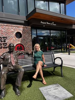 Marjorie Taylor Greene feet photo thumbnail