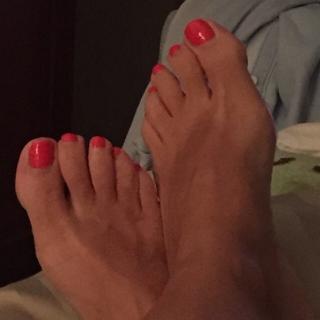 Marlee Matlin feet photo thumbnail