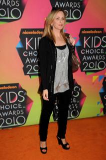 Marlee Matlin feet photo thumbnail