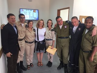 Marlee Matlin feet photo thumbnail
