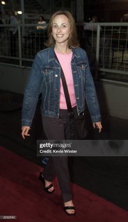 Marlee Matlin feet photo thumbnail