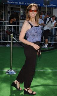 Marlee Matlin feet photo thumbnail