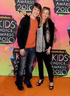 Marlee Matlin feet photo thumbnail