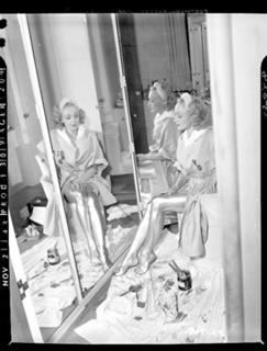 Marlene Dietrich feet photo 7