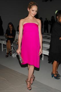 Marley Shelton feet photo thumbnail