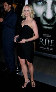 Marley Shelton feet photo thumbnail