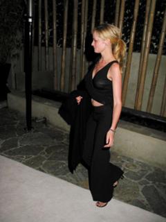 Marley Shelton feet photo thumbnail