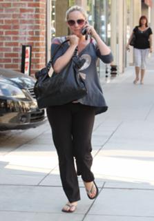 Marley Shelton feet photo thumbnail