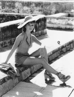 Marlène Jobert feet photo 3