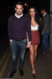 Marnie Simpson feet photo thumbnail